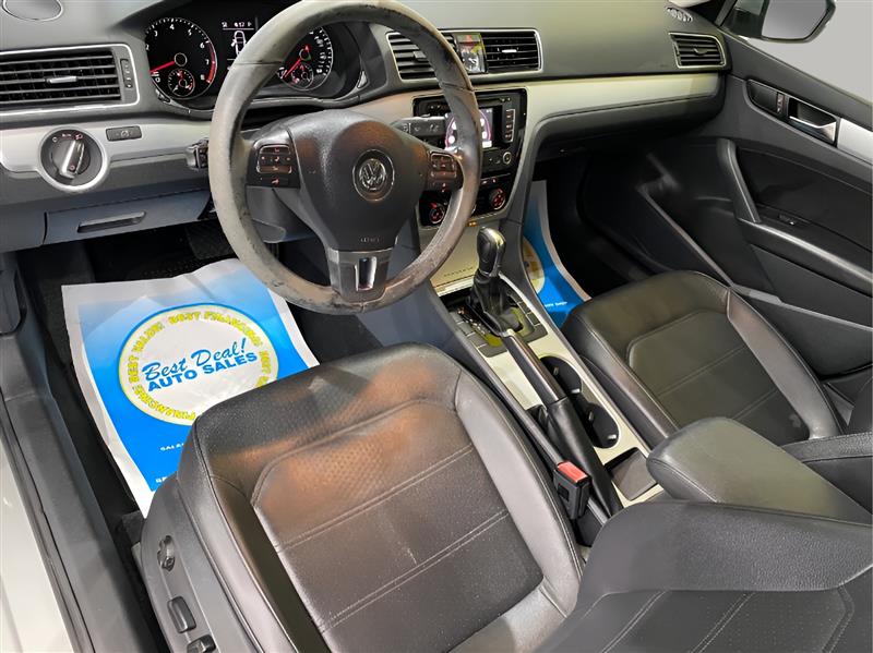 Volkswagen Passat 2.5L SE AT 2013 Volkswagen Passat 2.5L SE AT 2013