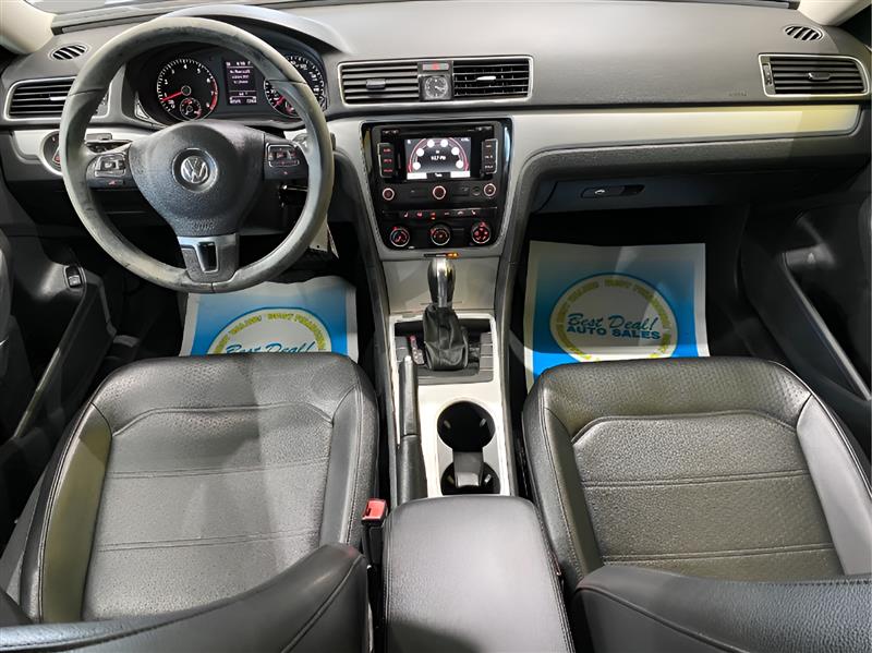 Volkswagen Passat 2.5L SE AT 2013 Volkswagen Passat 2.5L SE AT 2013