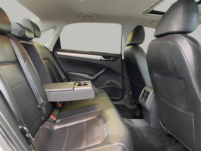 Volkswagen Passat 2.5L SE AT 2013 Volkswagen Passat 2.5L SE AT 2013