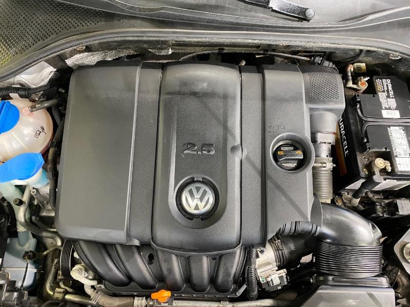 Volkswagen Passat 2.5L SE AT 2013 Volkswagen Passat 2.5L SE AT 2013