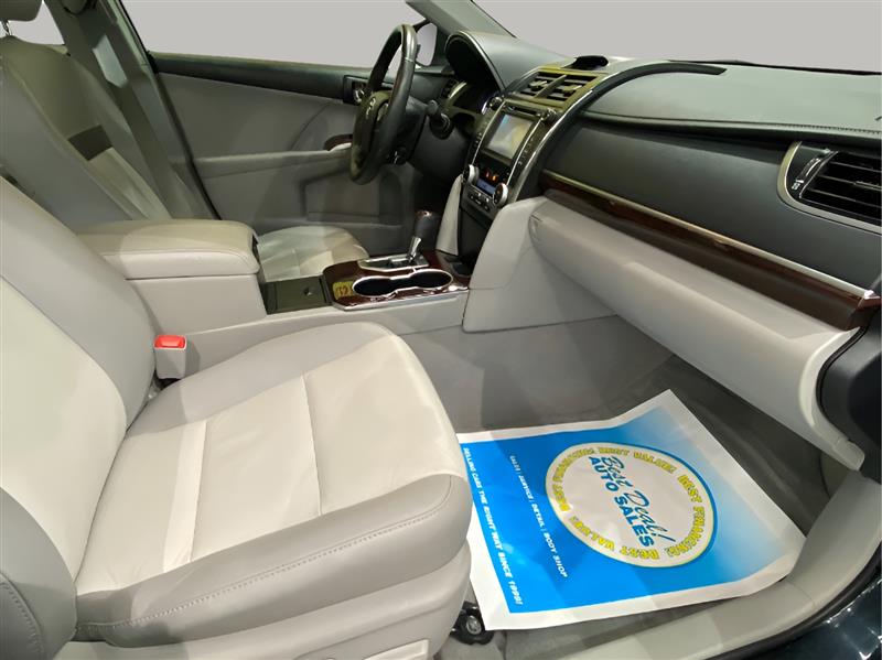 Toyota Camry XLE V6 2012