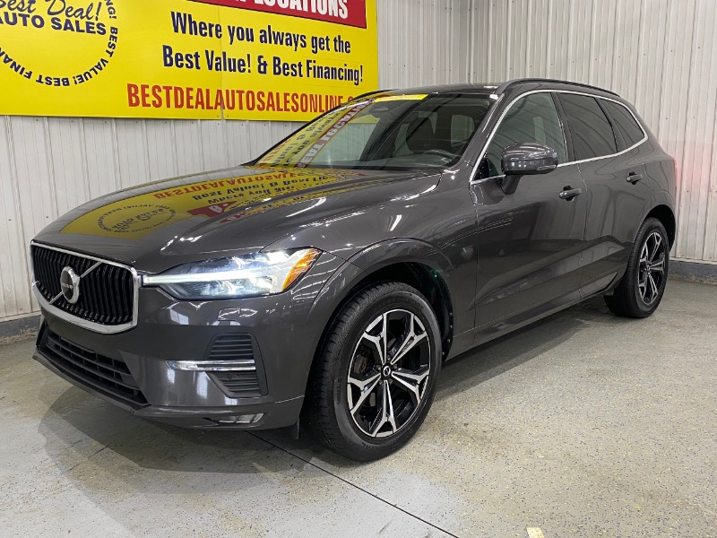 2022 Volvo XC60 Momentum's photo