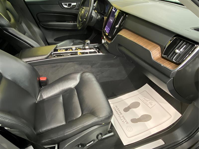 Volvo XC60 T8 Momentum Hybrid AWD 2022