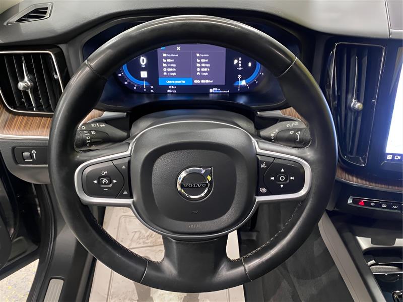 Volvo XC60 T8 Momentum Hybrid AWD 2022