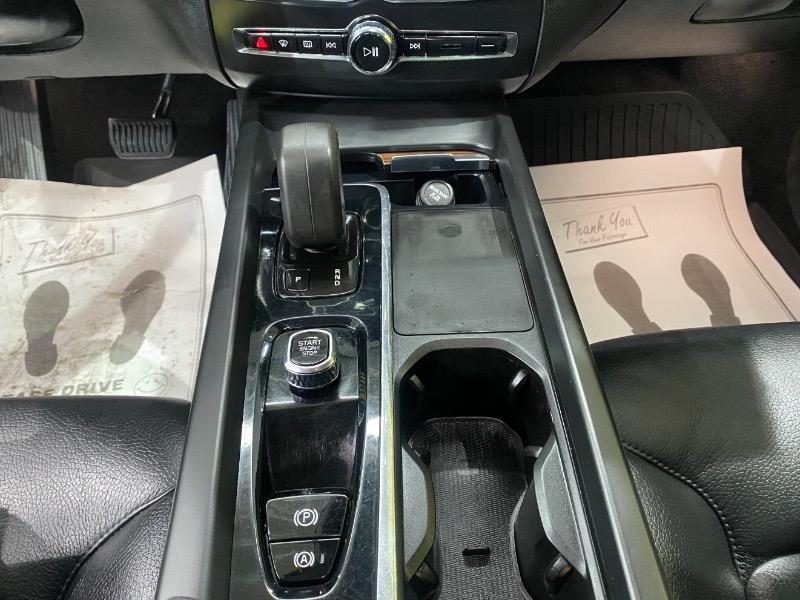 Volvo XC60 T8 Momentum Hybrid AWD 2022