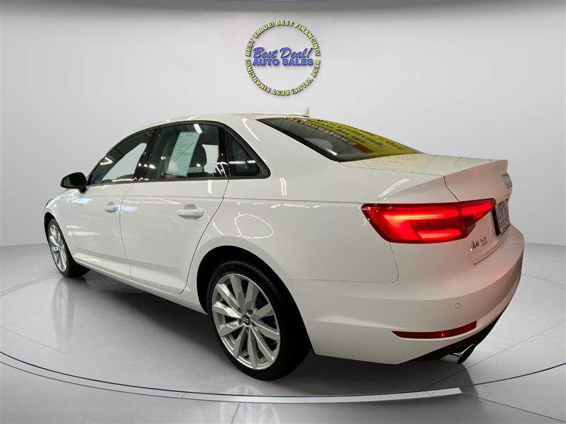 Audi A4 2.0T Premium quattro Sedan 2017