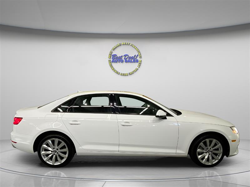 Audi A4 2.0T Premium quattro Sedan 2017