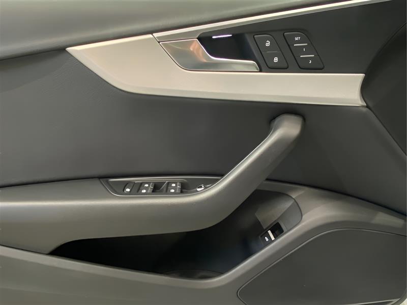 Audi A4 2.0T Premium quattro Sedan 2017