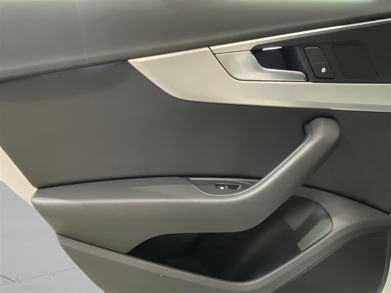 Audi A4 2.0T Premium quattro Sedan 2017