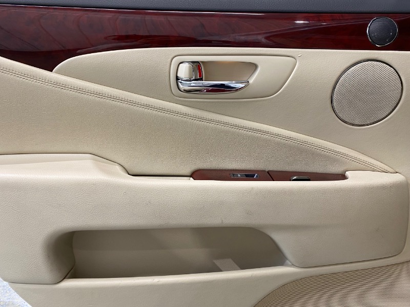 Lexus LS 460 L Luxury Sedan AWD 2011