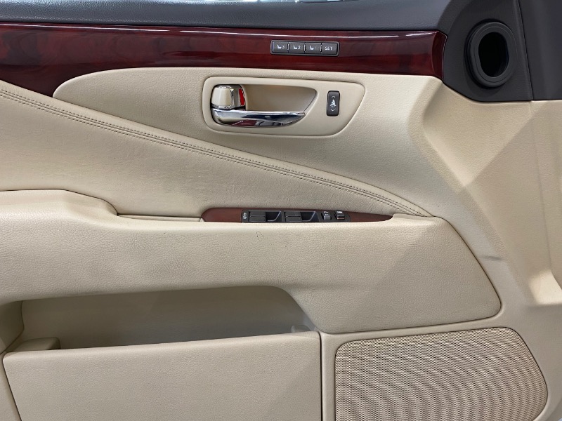 Lexus LS 460 L Luxury Sedan AWD 2011