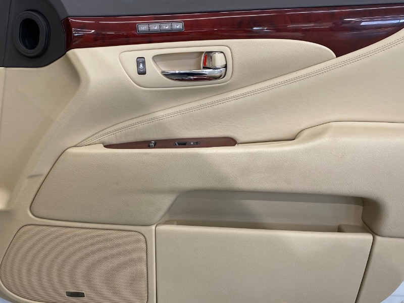 Lexus LS 460 L Luxury Sedan AWD 2011