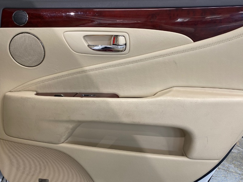 Lexus LS 460 L Luxury Sedan AWD 2011