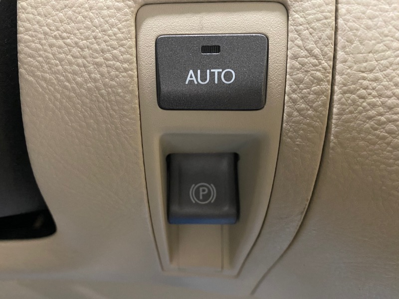 Lexus LS 460 L Luxury Sedan AWD 2011