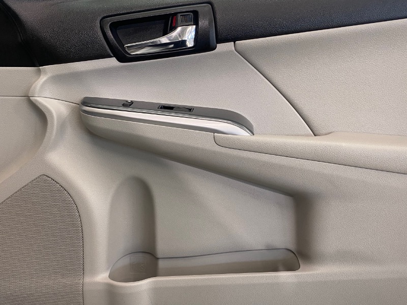 Toyota Camry Hybrid LE 2012