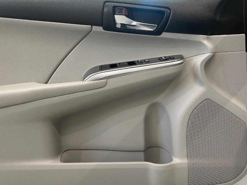 Toyota Camry Hybrid LE 2012