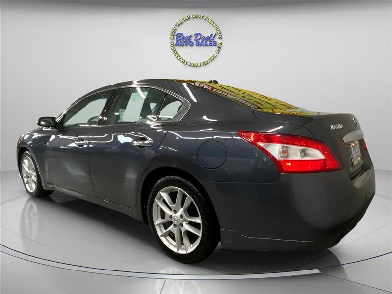 Nissan Maxima SV 2010