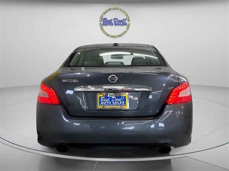 Nissan Maxima SV 2010