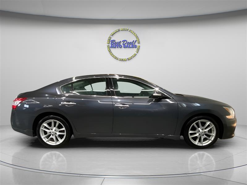 Nissan Maxima SV 2010