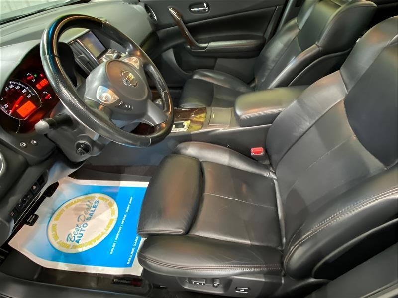 Nissan Maxima SV 2010