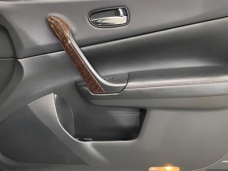 Nissan Maxima SV 2010