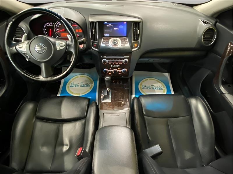 Nissan Maxima SV 2010