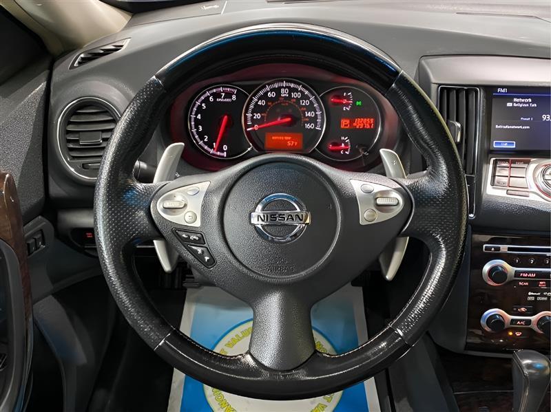 Nissan Maxima SV 2010