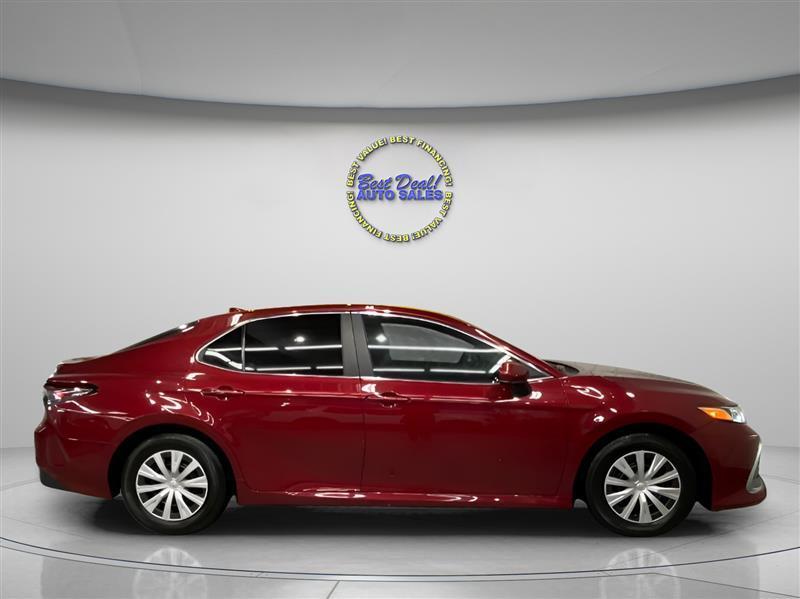 Toyota Camry Hybrid LE 2022