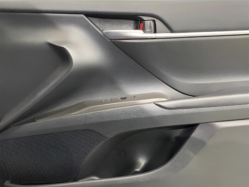 Toyota Camry Hybrid LE 2022