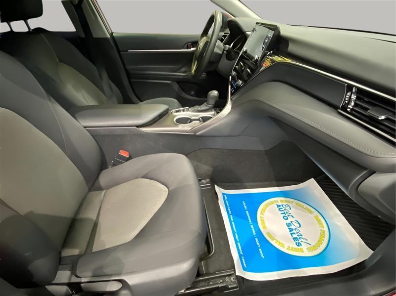 Toyota Camry Hybrid LE 2022