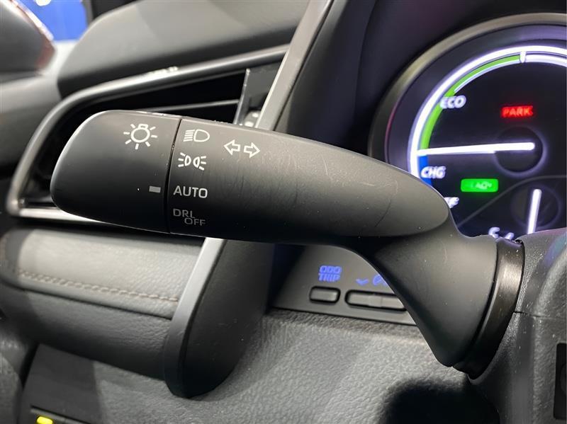 Toyota Camry Hybrid LE 2022