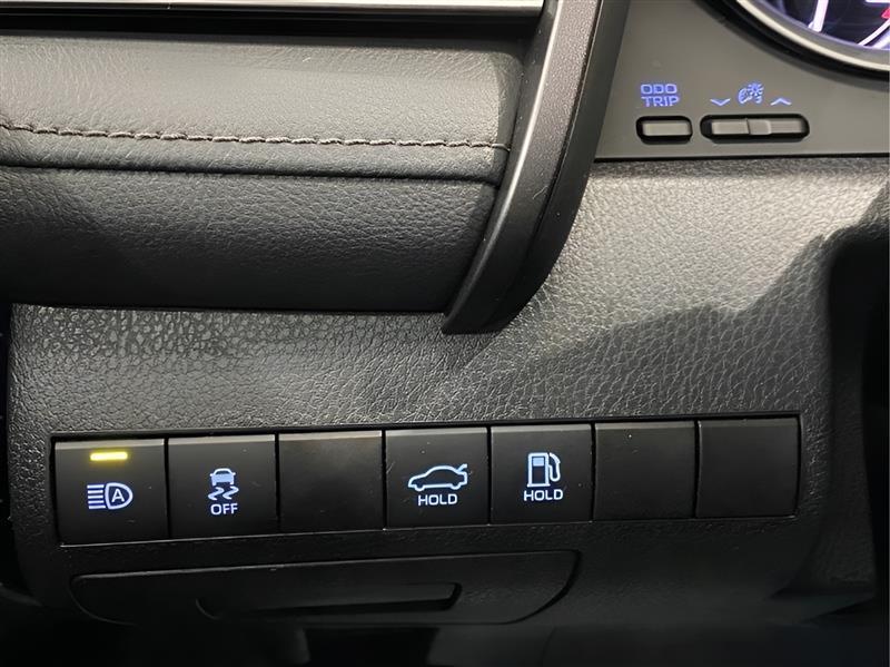 Toyota Camry Hybrid LE 2022