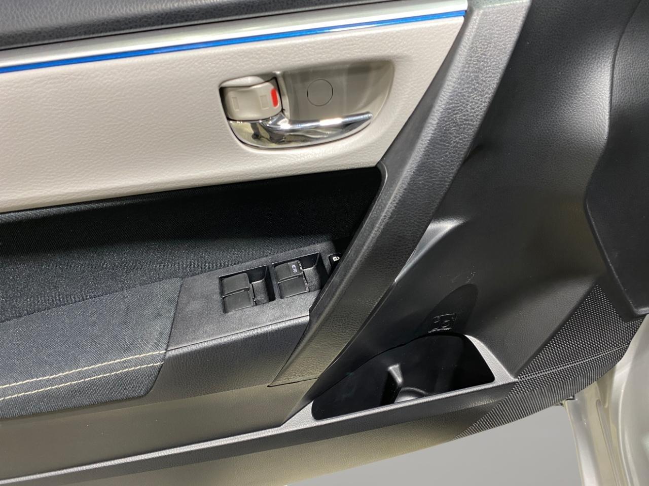 Toyota Corolla 4dr Sdn LE Auto 2015