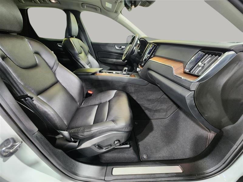 Volvo XC60  2023