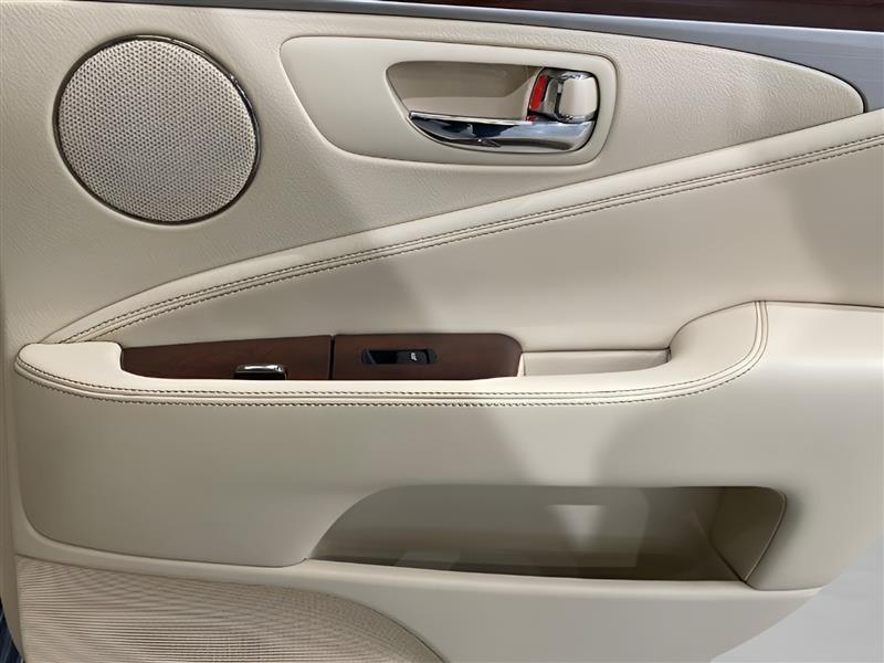 Lexus LS 460 Luxury Sedan AWD 2013