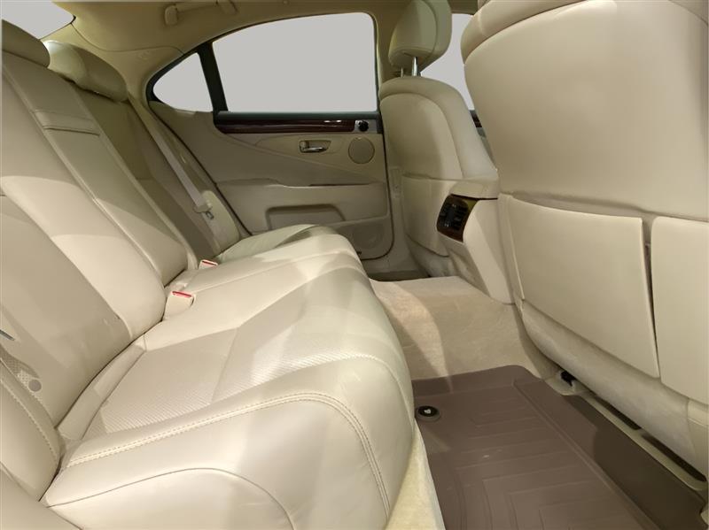 Lexus LS 460 Luxury Sedan AWD 2013