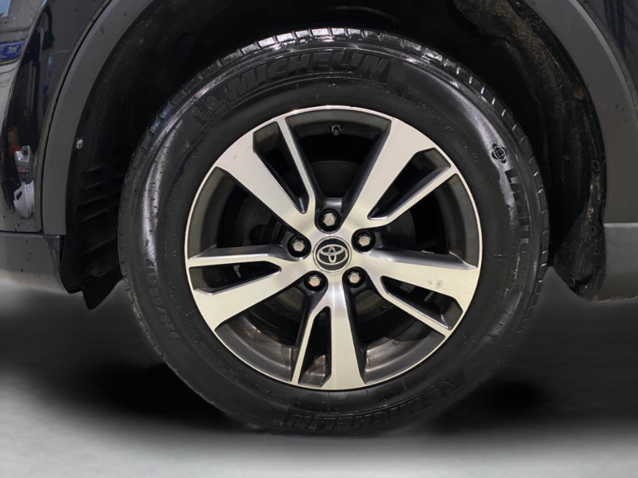 Toyota RAV4 XLE AWD 2017