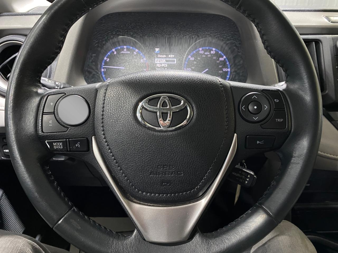 Toyota RAV4 XLE AWD 2017