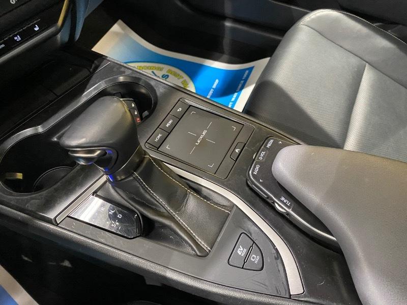 Lexus UX 250h Luxury 2019