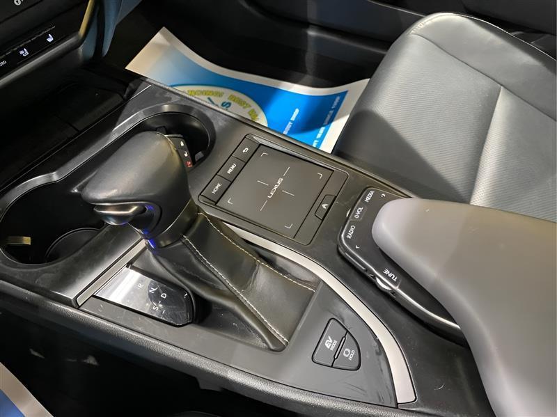 Lexus UX 250h Luxury 2019