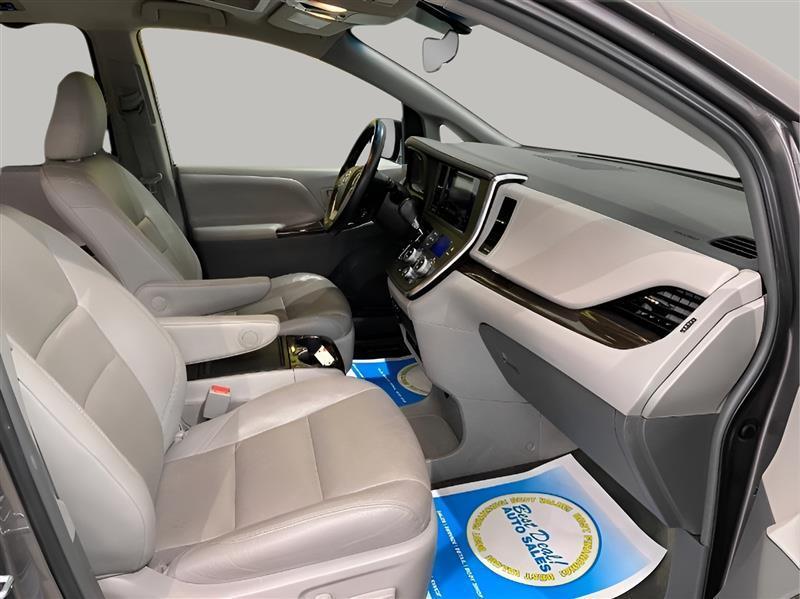 Toyota Sienna XLE AWD 7-Passenger V6 2015