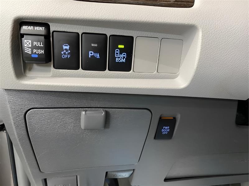 Toyota Sienna XLE AWD 7-Passenger V6 2015