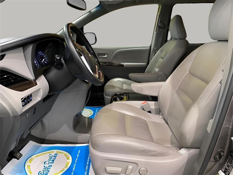 Toyota Sienna XLE AWD 7-Passenger V6 2015