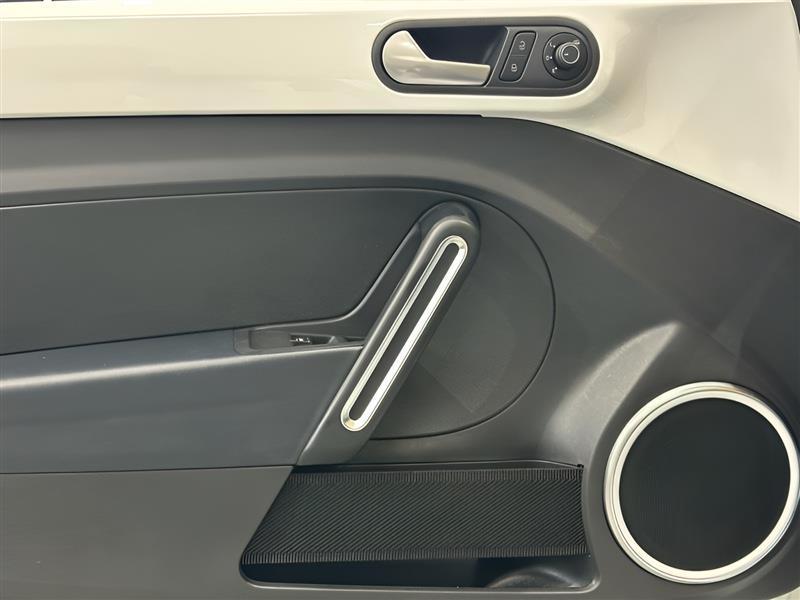Volkswagen Beetle  2016