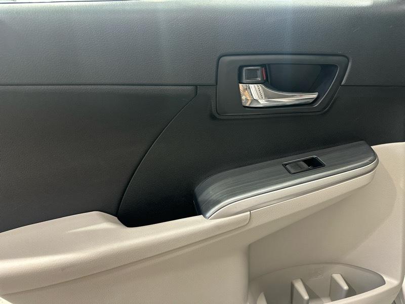 Toyota Camry Hybrid XLE 2014
