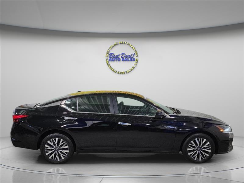 Nissan Altima  2023