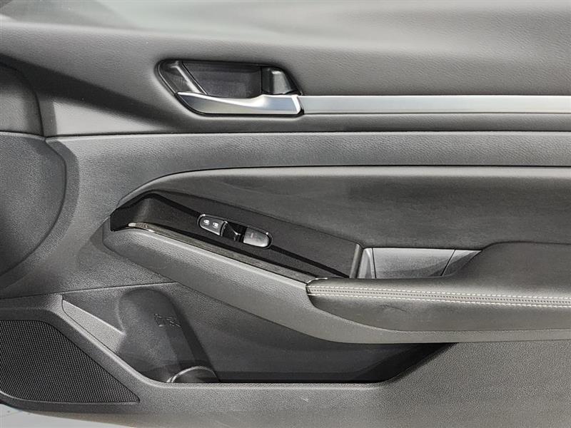 Nissan Altima  2023