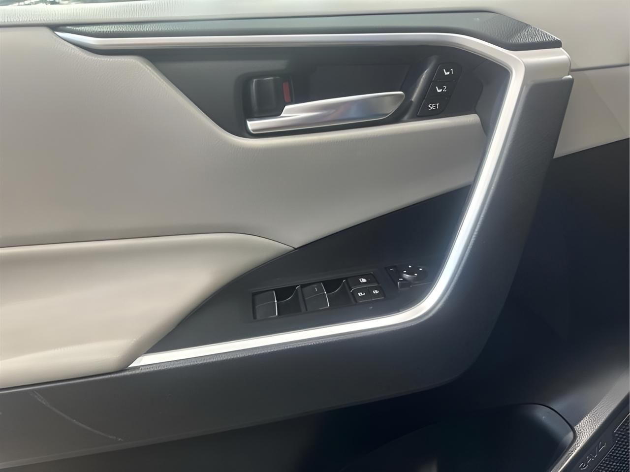 Toyota RAV4 XLE Premium AWD 2019