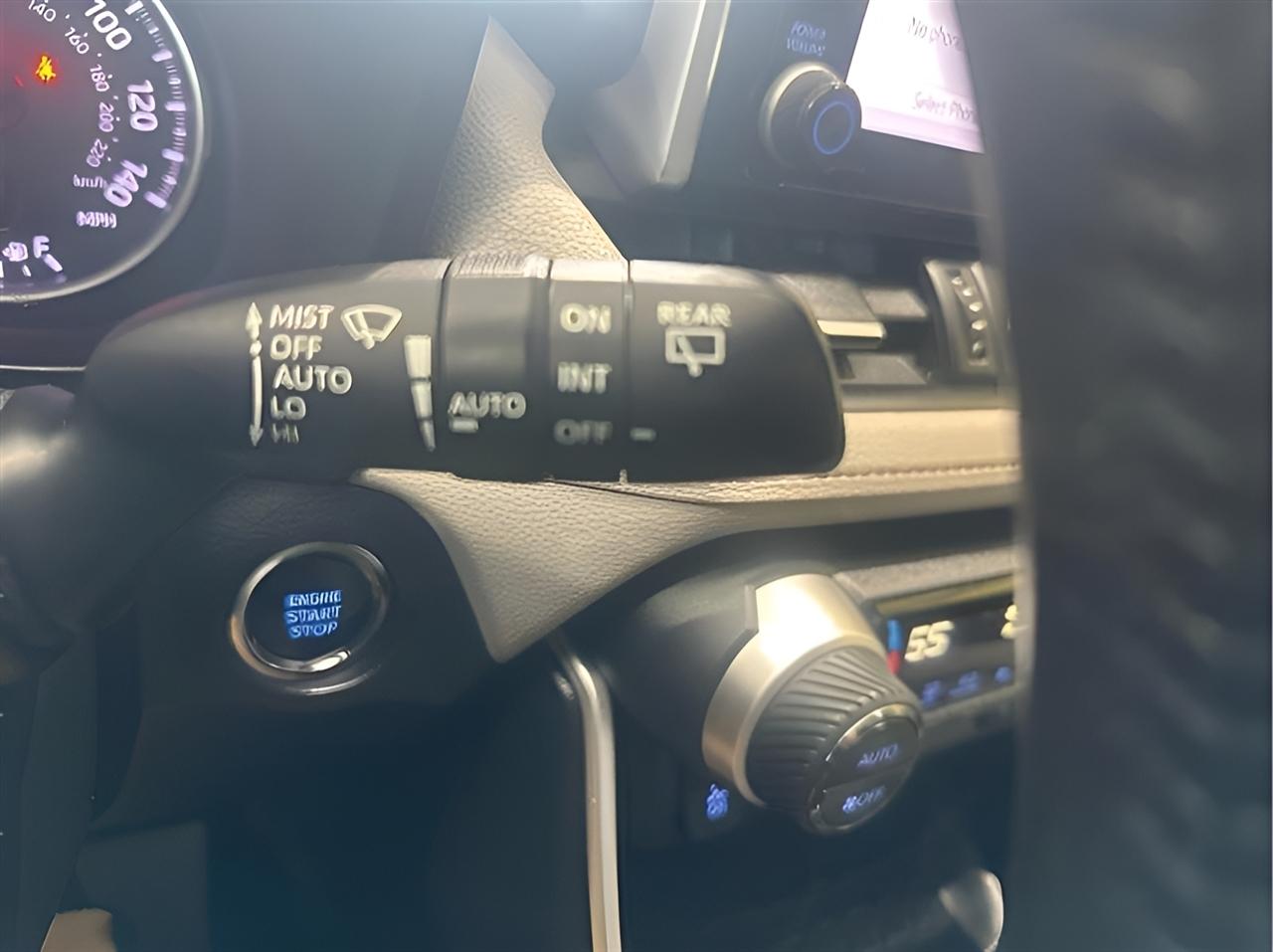 Toyota RAV4 XLE Premium AWD 2019