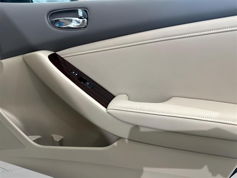 Nissan Altima 2.5 SL Sedan 2011
